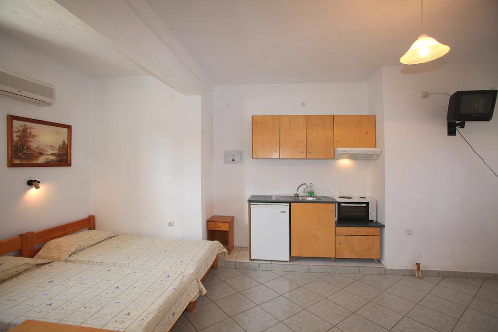 סקופלוס טאון Alexandros Rooms & Studios חדר תמונה